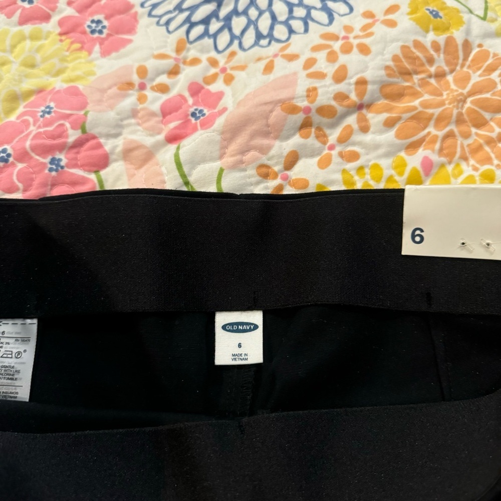 NWT size 6 old navy black pants - Picture 3 of 4